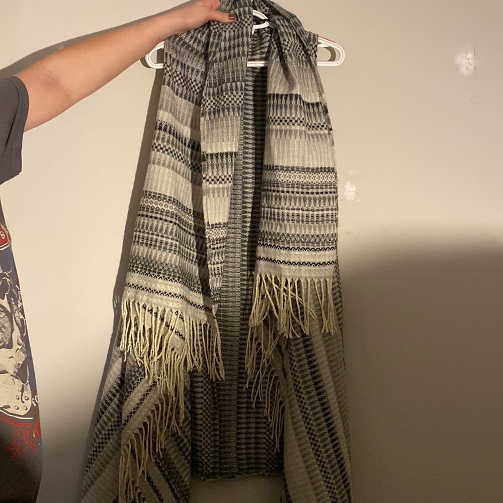 Long, no sleeve cardigan.